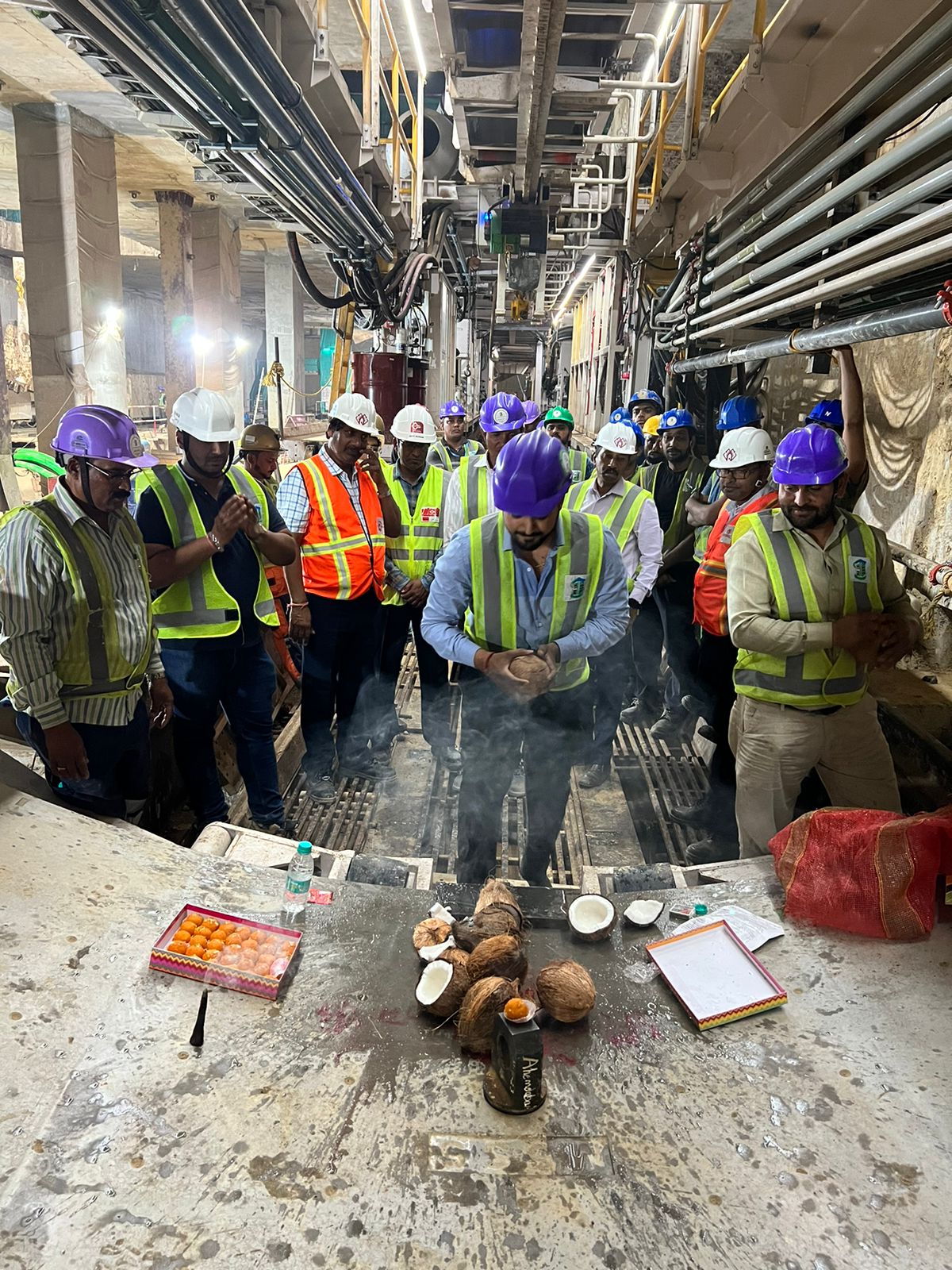 The crew gathers for the site acceptance ceremony of the second Agra metro EPB.